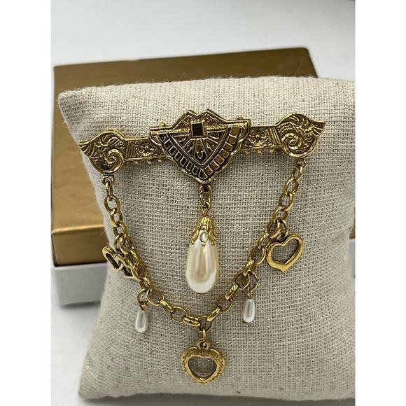 Vintage Gold Tone Hanging Draped brooch Faux Dangling Pearls and Hearts - Picture 3 of 10